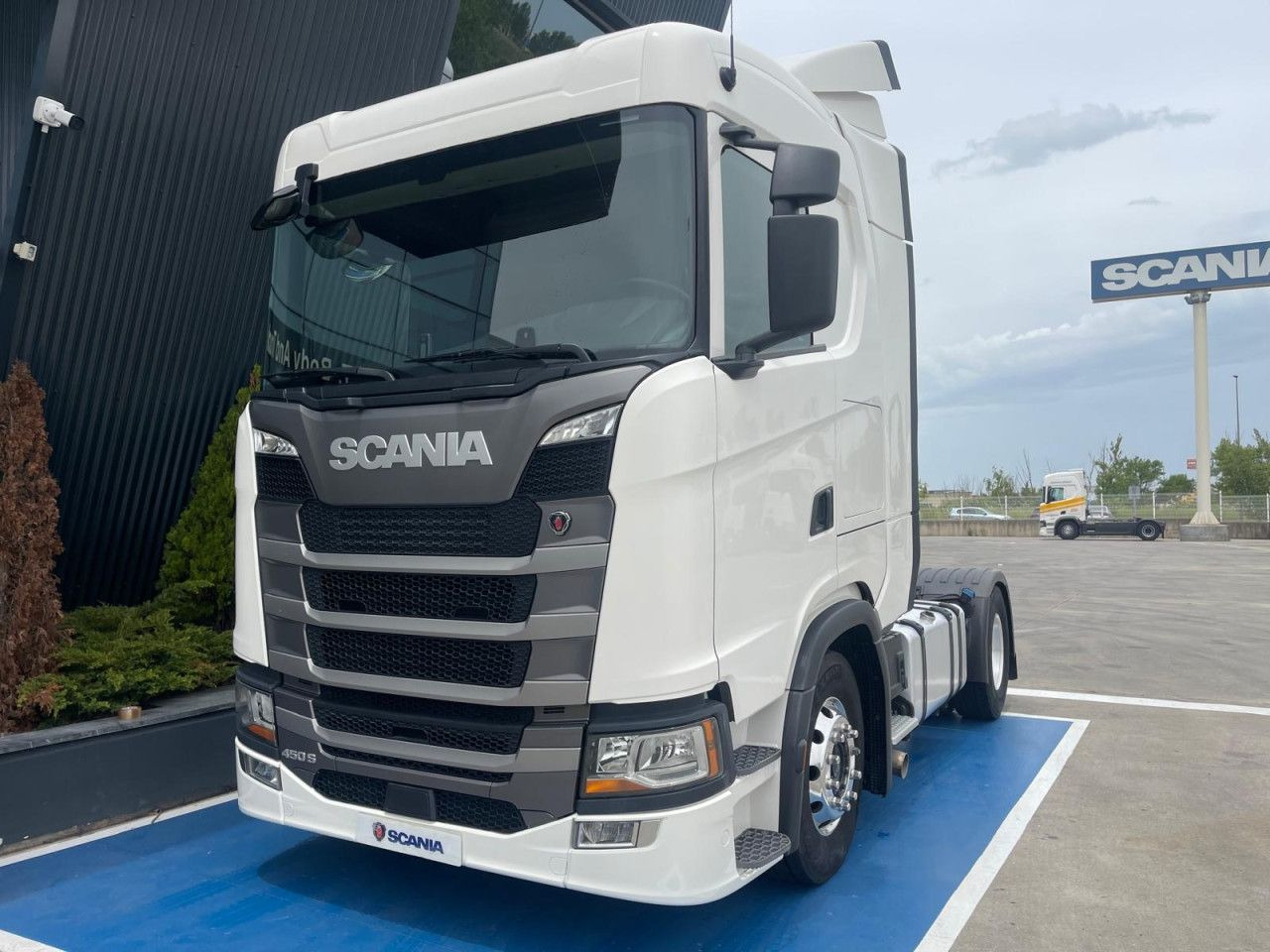 Scania S 450 - Nyergesvontató: 1 kép. Scania S 450 - Nyergesvontató: 1 kép.