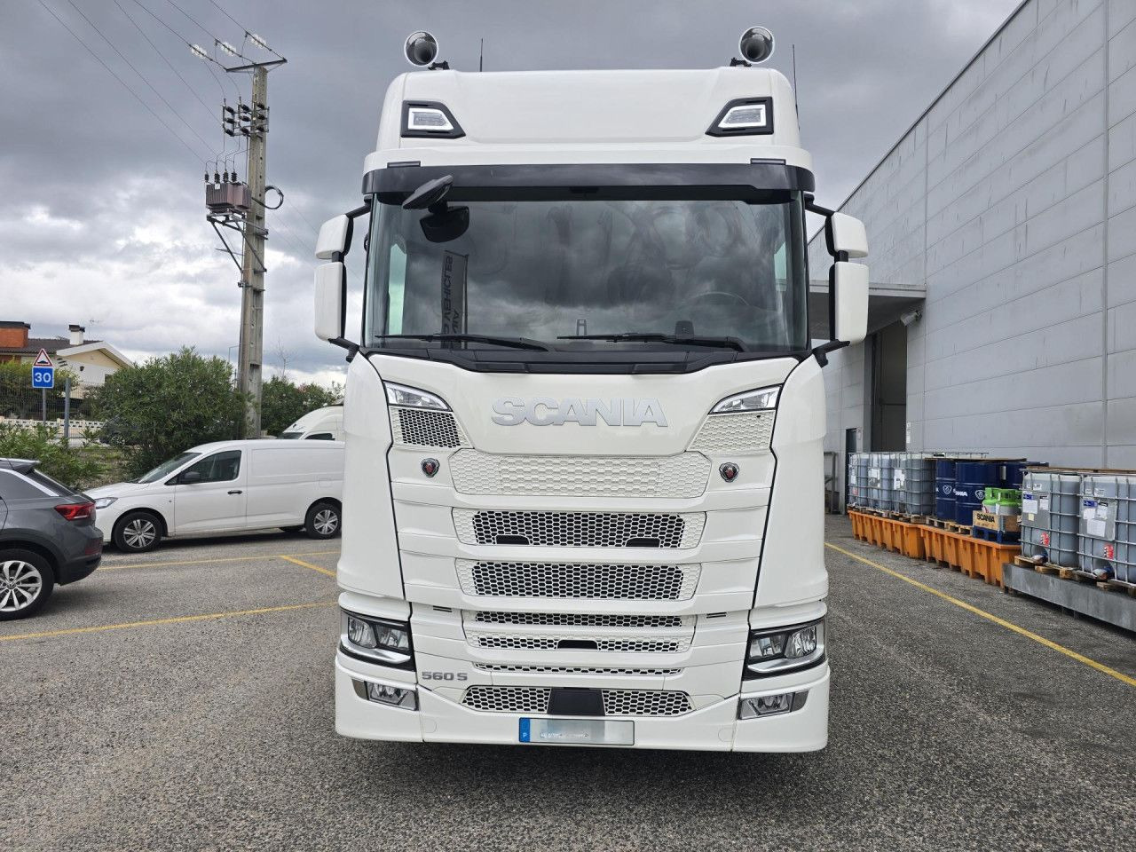 Scania S 560 - Nyergesvontató: 1 kép. Scania S 560 - Nyergesvontató: 1 kép.