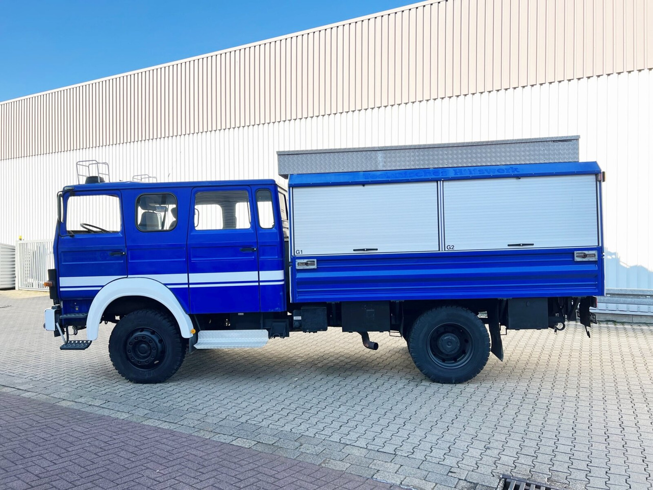 120-23 AW 4x4 Doka 120-23 AW 4x4 Doka, V8-Motor, Gerätewagen, Seilwinde - Platós teherautó: 4 kép. 120-23 AW 4x4 Doka 120-23 AW 4x4 Doka, V8-Motor, Gerätewagen, Seilwinde - Platós teherautó: 4 kép.