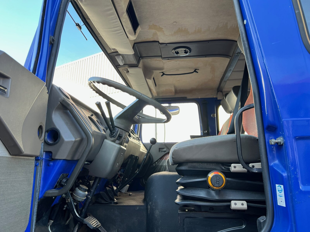 120-23 AW 4x4 Doka 120-23 AW 4x4 Doka, V8-Motor, Gerätewagen, Seilwinde - Platós teherautó: 5 kép. 120-23 AW 4x4 Doka 120-23 AW 4x4 Doka, V8-Motor, Gerätewagen, Seilwinde - Platós teherautó: 5 kép.