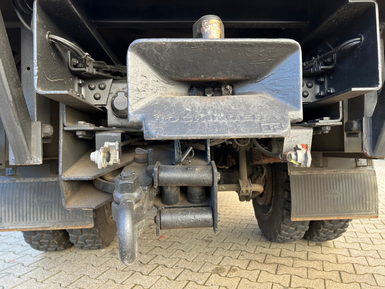 120-23 AW 4x4 Doka 120-23 AW 4x4 Doka, V8-Motor, Gerätewagen, Seilwinde - Platós teherautó: 2 kép. 120-23 AW 4x4 Doka 120-23 AW 4x4 Doka, V8-Motor, Gerätewagen, Seilwinde - Platós teherautó: 2 kép.