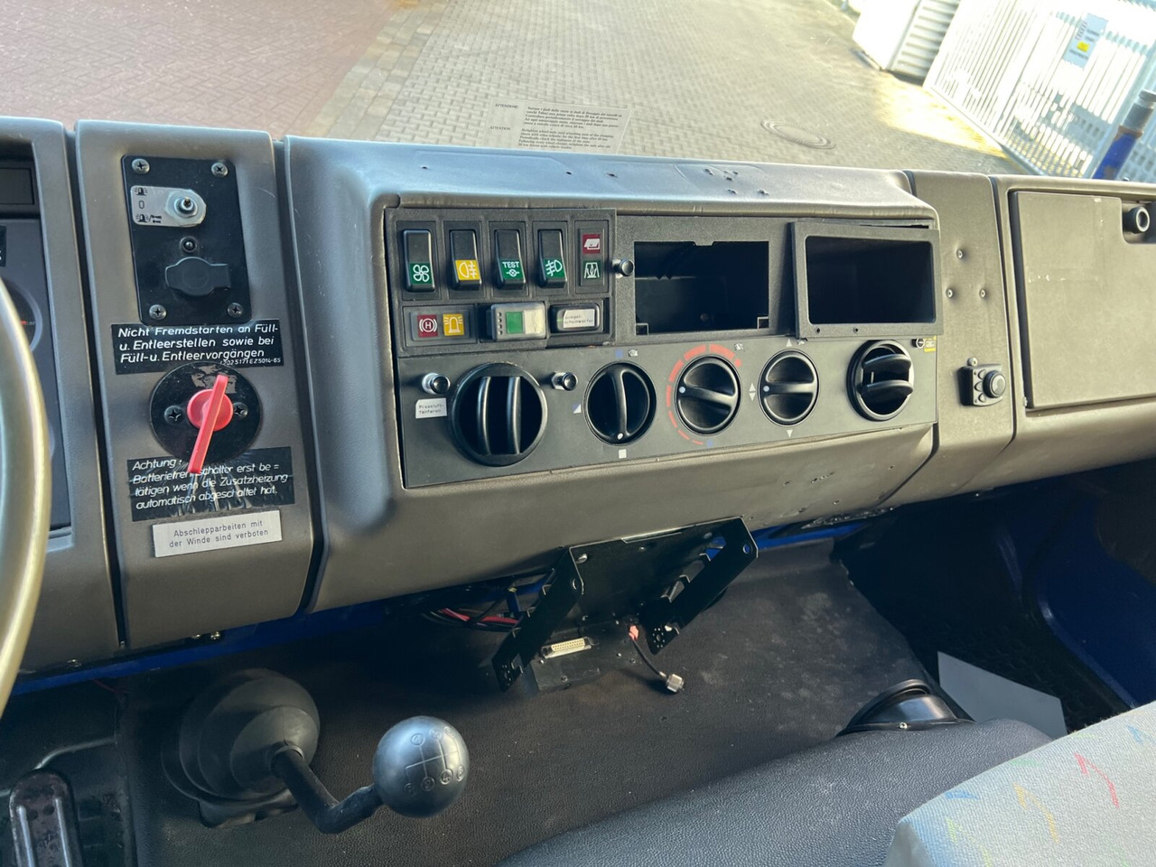 120-23 AW 4x4 Doka 120-23 AW 4x4 Doka, V8-Motor, Mannschaftswagen 16 Sitze, Seilwinde - Tűzoltóautó: 2 kép. 120-23 AW 4x4 Doka 120-23 AW 4x4 Doka, V8-Motor, Mannschaftswagen 16 Sitze, Seilwinde - Tűzoltóautó: 2 kép.
