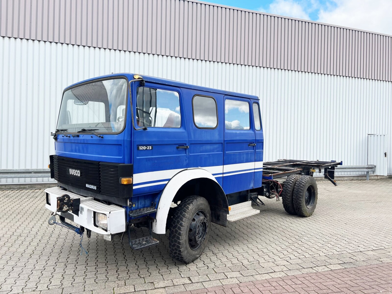 120-23 AW 4x4 Doka 120-23 AW 4x4 Doka, V8-Motor, Seilwinde - Alvaz teherautó: 1 kép. 120-23 AW 4x4 Doka 120-23 AW 4x4 Doka, V8-Motor, Seilwinde - Alvaz teherautó: 1 kép.