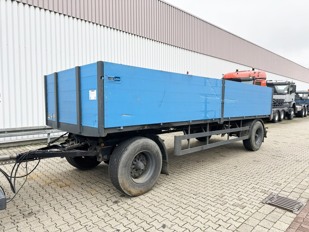 2-Achs Pritschenanhänger 2-Achs Pritschenanhänger - Platós pótkocsi: 1 kép. 2-Achs Pritschenanhänger 2-Achs Pritschenanhänger - Platós pótkocsi: 1 kép.