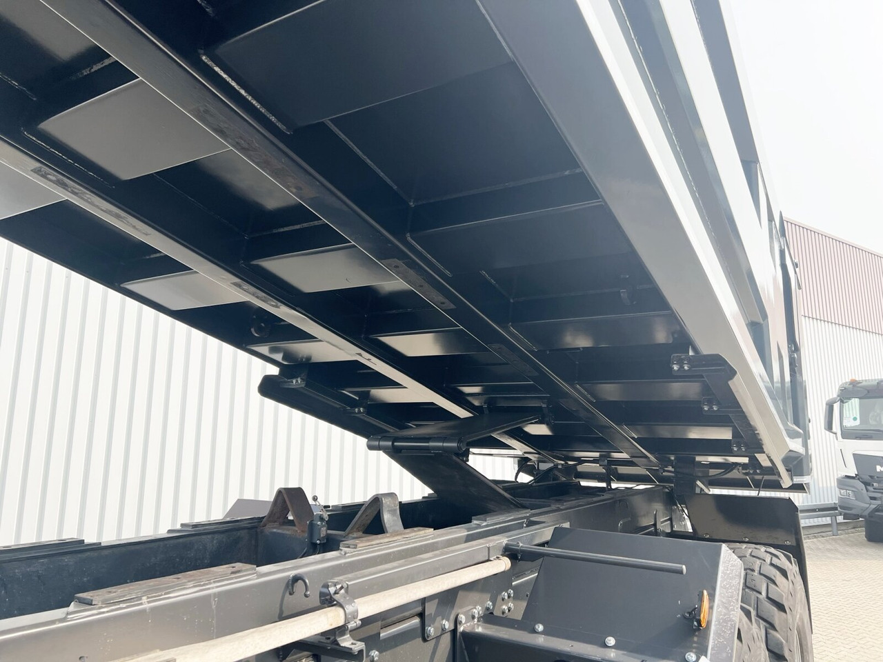 Dömper ASTRA HD9 86.56 8x6, 24m³ Mulde, Intarder ASTRA HD9 86.56 8x6,  24m³ Mulde,  Intarder: 11 kép. Dömper ASTRA HD9 86.56 8x6, 24m³ Mulde, Intarder ASTRA HD9 86.56 8x6,  24m³ Mulde,  Intarder: 11 kép.