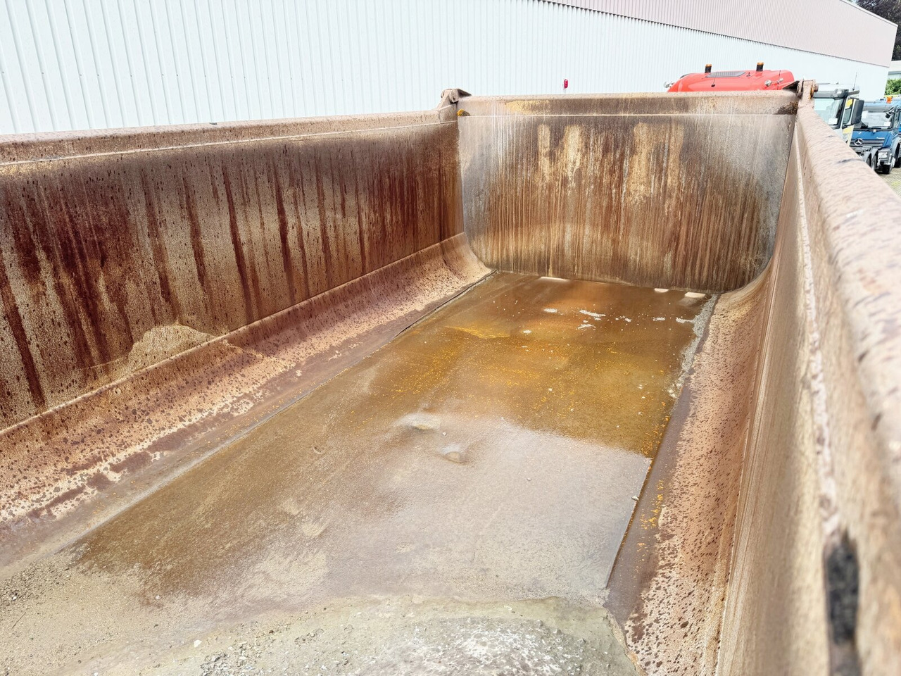 ASTRA HHD8 86.48-80 8x6 ASTRA HHD8 86.48-80 8x6 Mulde ca. 24m³ - Dömper: 2 kép. ASTRA HHD8 86.48-80 8x6 ASTRA HHD8 86.48-80 8x6 Mulde ca. 24m³ - Dömper: 2 kép.