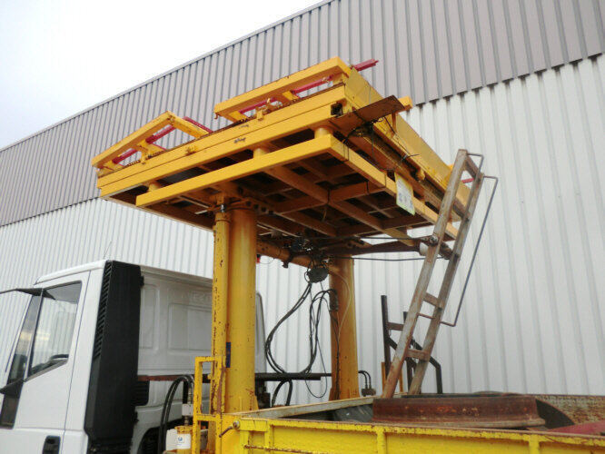 Castillete PRFR - Emelőkosaras teherautó: 1 kép. Castillete PRFR - Emelőkosaras teherautó: 1 kép.