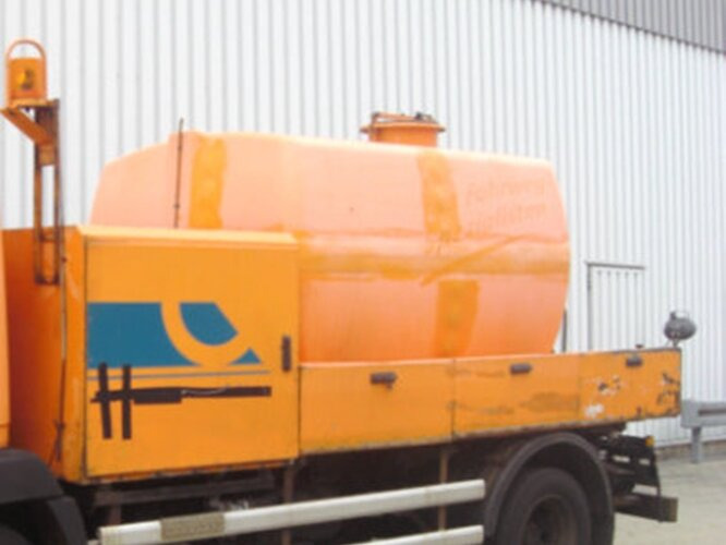 DA22, 5.000 ltr. Tank mit Pumpe Spülaufbau DA22, 5.000 ltr. Tank mit Pumpe - Tároló tartály: 1 kép. DA22, 5.000 ltr. Tank mit Pumpe Spülaufbau DA22, 5.000 ltr. Tank mit Pumpe - Tároló tartály: 1 kép.