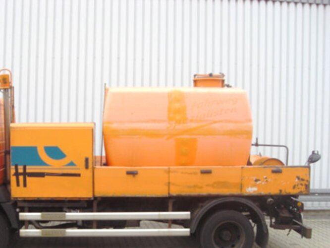 DA22, 5.000 ltr. Tank mit Pumpe Spülaufbau DA22, 5.000 ltr. Tank mit Pumpe - Tároló tartály: 2 kép. DA22, 5.000 ltr. Tank mit Pumpe Spülaufbau DA22, 5.000 ltr. Tank mit Pumpe - Tároló tartály: 2 kép.