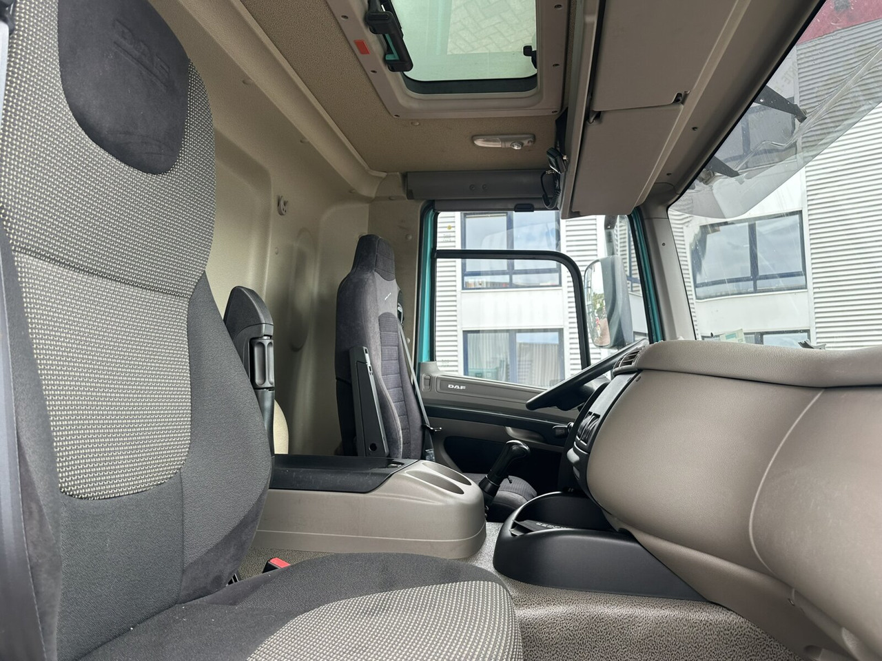 DAF CF 85.460 6x4 CF 85.460 6x4, Bordmatik links - Billenőplatós teherautó: 5 kép. DAF CF 85.460 6x4 CF 85.460 6x4, Bordmatik links - Billenőplatós teherautó: 5 kép.