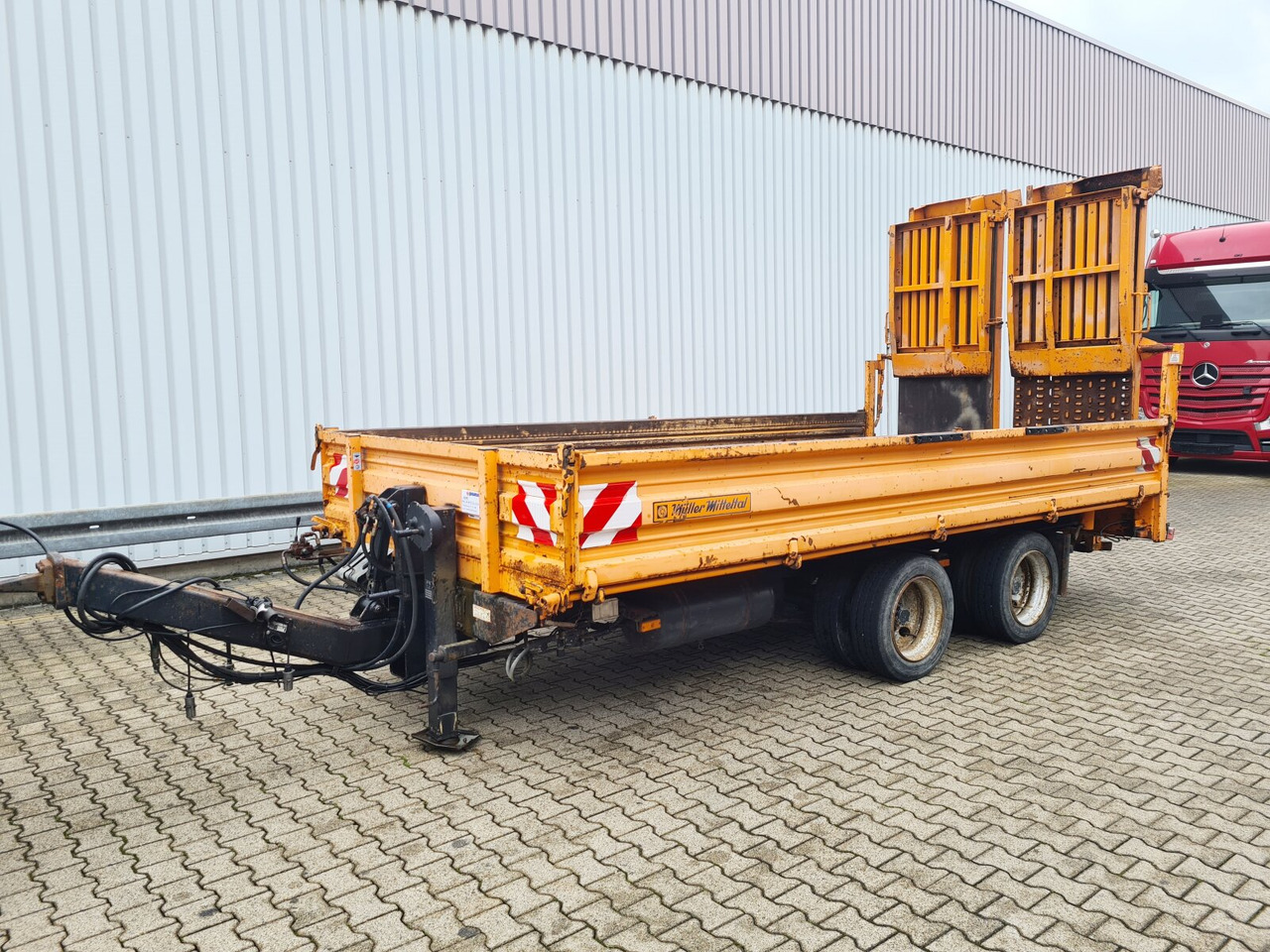 ETK-TA ETK-TA, hydr. Auffahrrampen - Platós pótkocsi: 1 kép. ETK-TA ETK-TA, hydr. Auffahrrampen - Platós pótkocsi: 1 kép.