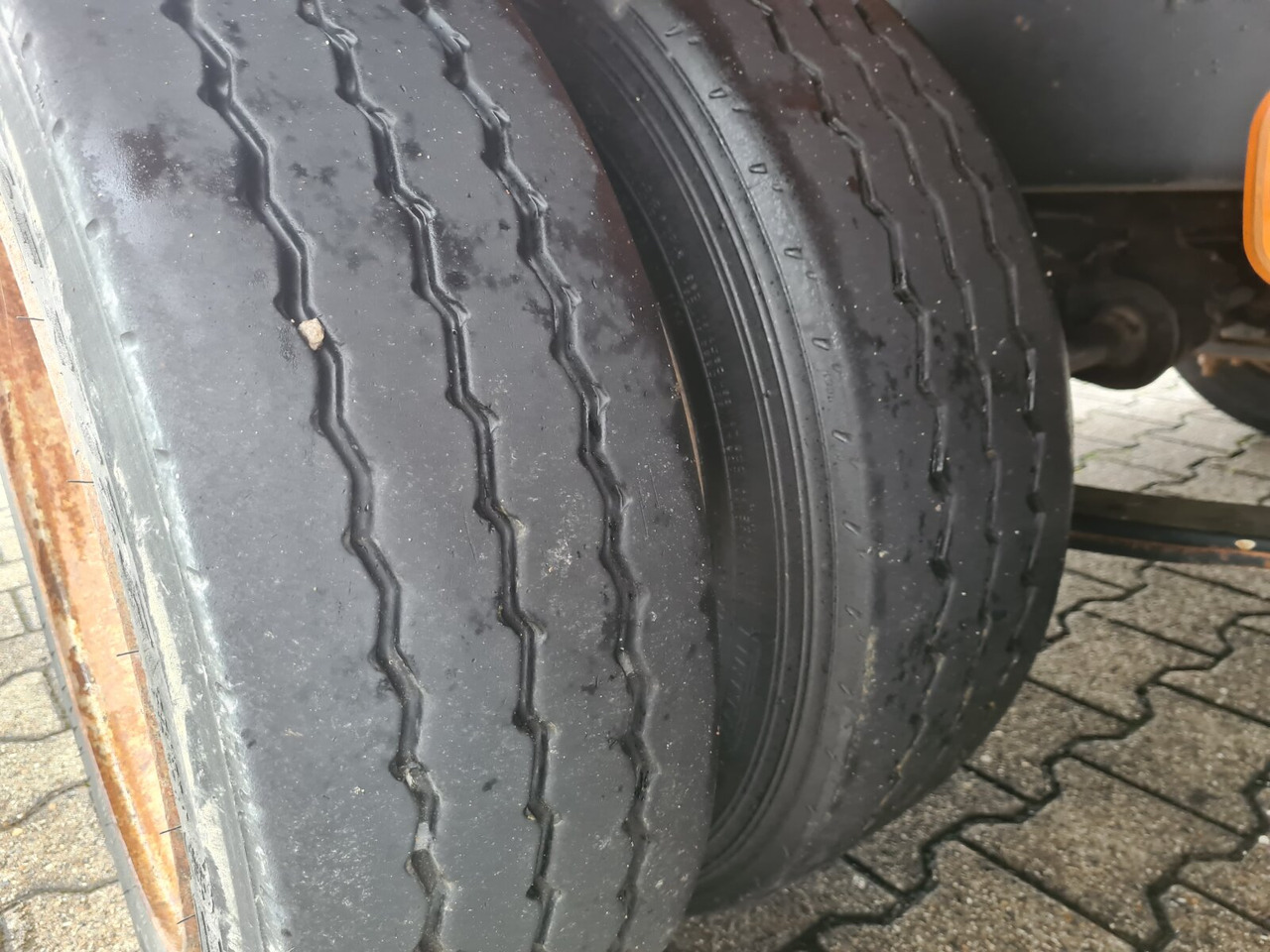 ETK-TA ETK-TA, hydr. Auffahrrampen - Platós pótkocsi: 3 kép. ETK-TA ETK-TA, hydr. Auffahrrampen - Platós pótkocsi: 3 kép.