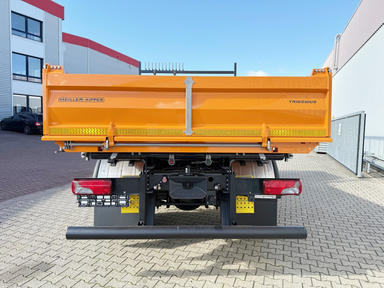 Új Billenőplatós teherautó Euro Cargo 120E28 4x2 Euro Cargo 120E28 4x2: 12 kép.