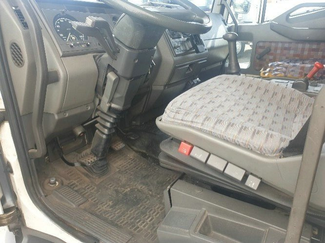 Euro Cargo ML 75E14 4x2 Euro Cargo ML 75E14 4x2 Getränkekoffer, 6-Zylinder-Motor - Dobozos felépítményű teherautó: 2 kép. Euro Cargo ML 75E14 4x2 Euro Cargo ML 75E14 4x2 Getränkekoffer, 6-Zylinder-Motor - Dobozos felépítményű teherautó: 2 kép.