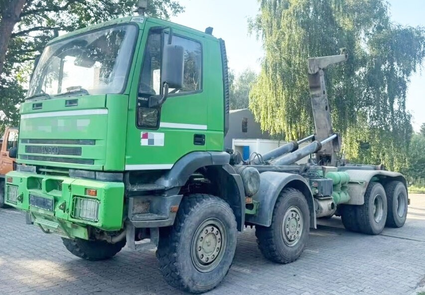 Euro Tech 410EH42 8x8 Euro Tech 410EH42 8x8, Abrollkipper - Horgos rakodó teherautó: 3 kép. Euro Tech 410EH42 8x8 Euro Tech 410EH42 8x8, Abrollkipper - Horgos rakodó teherautó: 3 kép.