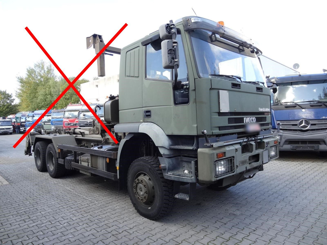 EuroTrakker 260E44W 6X6 EuroTrakker 260E44W 6X6, Retarder, ADR - Alvaz teherautó: 2 kép. EuroTrakker 260E44W 6X6 EuroTrakker 260E44W 6X6, Retarder, ADR - Alvaz teherautó: 2 kép.