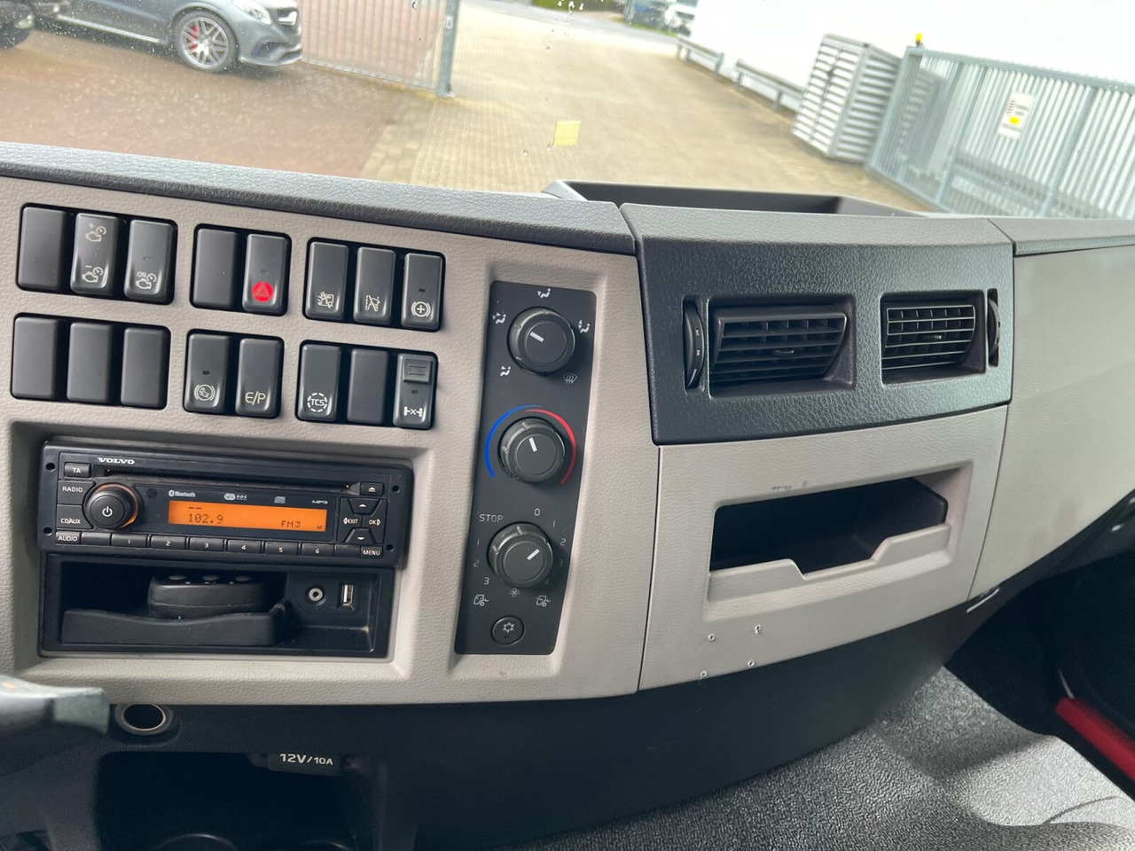 FE 320 4x2 FE 320 4x2 mit Zepro LBW - Dobozos felépítményű teherautó: 5 kép. FE 320 4x2 FE 320 4x2 mit Zepro LBW - Dobozos felépítményű teherautó: 5 kép.