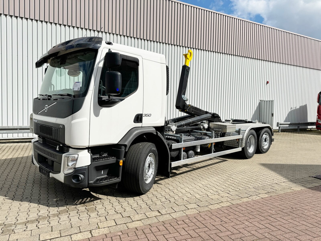 FE 350 6x2-4 FE 350/380 6x2-4, Lenk-/Liftachse - Alvaz teherautó: 1 kép. FE 350 6x2-4 FE 350/380 6x2-4, Lenk-/Liftachse - Alvaz teherautó: 1 kép.
