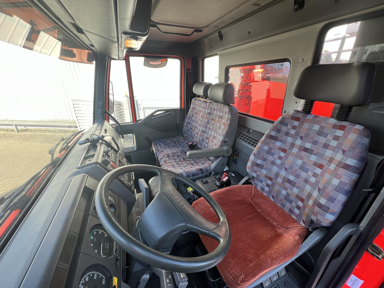 FF 95 E 18 WR 4x4 FF 95 E 18 WR 4x4, 6000l Wassertank - Tartályos teherautó: 4 kép. FF 95 E 18 WR 4x4 FF 95 E 18 WR 4x4, 6000l Wassertank - Tartályos teherautó: 4 kép.