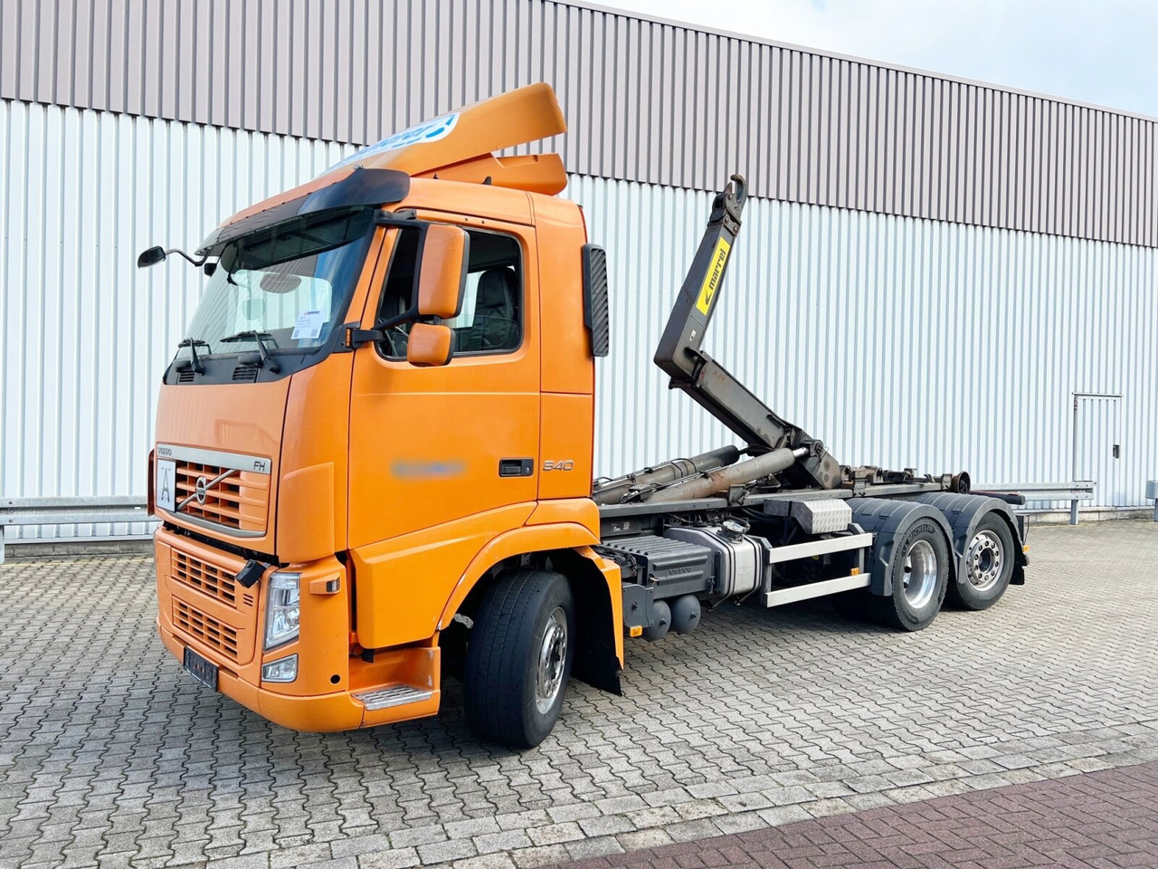 FH 540 6x2 FH 540 6x2, Lenk-/Liftachse, Motorabtrieb - Horgos rakodó teherautó: 1 kép. FH 540 6x2 FH 540 6x2, Lenk-/Liftachse, Motorabtrieb - Horgos rakodó teherautó: 1 kép.
