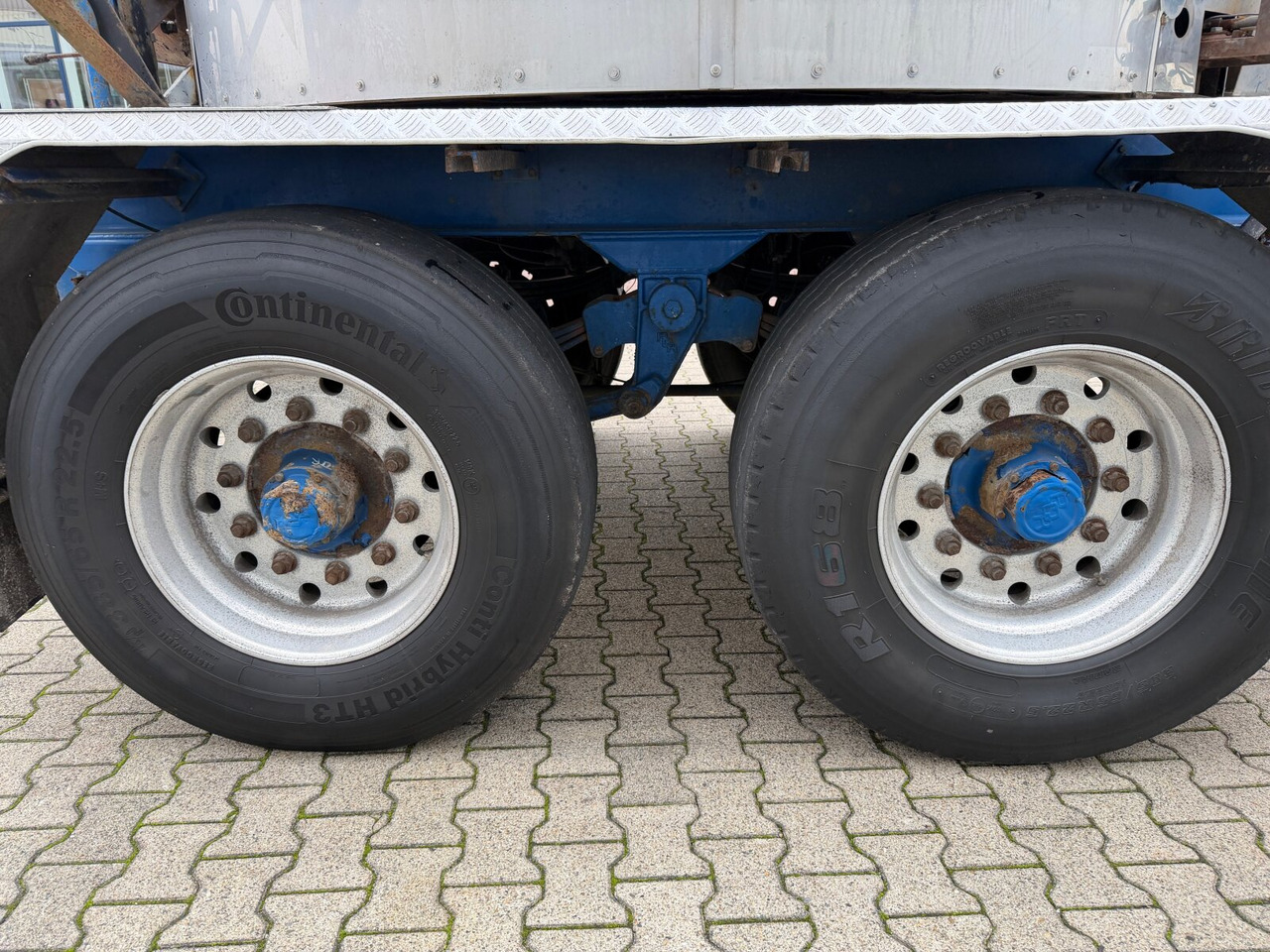 Faehndrich AG TKS-Z13 Asphaltkocher Faehndrich AG TKS-Z13 Asphaltkocher - Bitumenszóró: 3 kép. Faehndrich AG TKS-Z13 Asphaltkocher Faehndrich AG TKS-Z13 Asphaltkocher - Bitumenszóró: 3 kép.