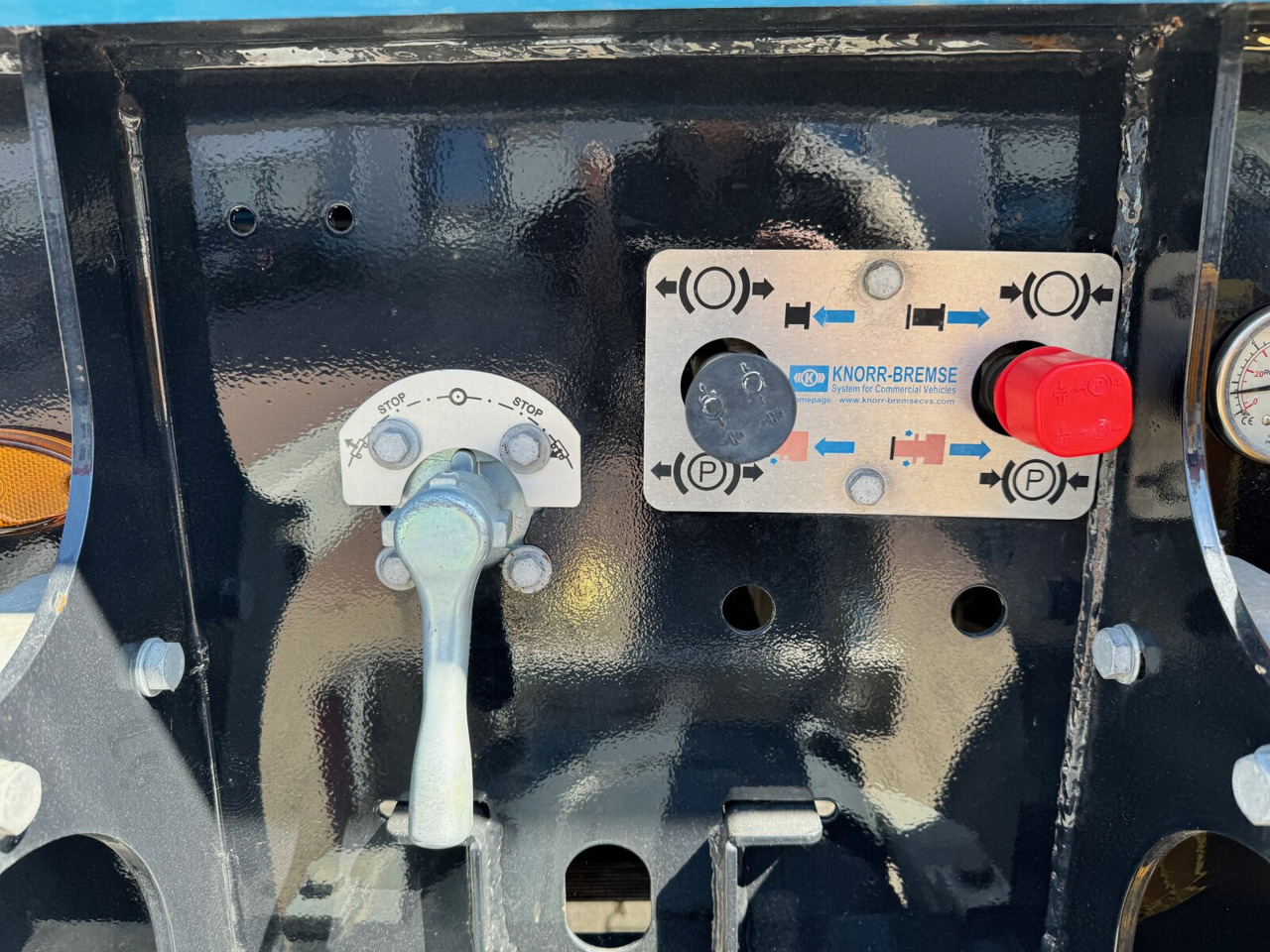 Euro ATM 27 Euro ATM 27, HARDOX Stahlmulde ca. 27m³, Liftachse - Félpótkocsi: 2 kép. Euro ATM 27 Euro ATM 27, HARDOX Stahlmulde ca. 27m³, Liftachse - Félpótkocsi: 2 kép.