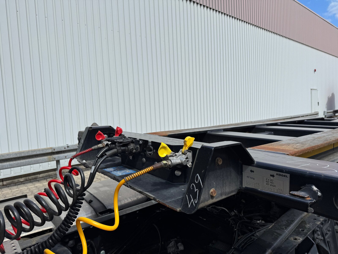 Kögel Port 45 Simplex Container-Chassis Port 45 Simplex, Container-Chassis, 20/2x20/30/40/45 Fuß, ausziehbar - Félpótkocsi: 5 kép. Kögel Port 45 Simplex Container-Chassis Port 45 Simplex, Container-Chassis, 20/2x20/30/40/45 Fuß, ausziehbar - Félpótkocsi: 5 kép.