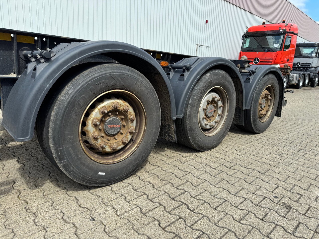 Kögel Port 45 Simplex Container-Chassis Port 45 Simplex, Container-Chassis, 20/2x20/30/40/45 Fuß, ausziehbar - Félpótkocsi: 2 kép. Kögel Port 45 Simplex Container-Chassis Port 45 Simplex, Container-Chassis, 20/2x20/30/40/45 Fuß, ausziehbar - Félpótkocsi: 2 kép.