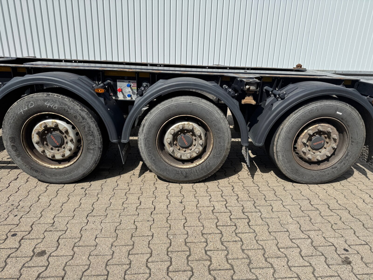 Kögel Port 45 Simplex Container-Chassis Port 45 Simplex, Container-Chassis, 20/2x20/30/40/45 Fuß, ausziehbar - Félpótkocsi: 4 kép. Kögel Port 45 Simplex Container-Chassis Port 45 Simplex, Container-Chassis, 20/2x20/30/40/45 Fuß, ausziehbar - Félpótkocsi: 4 kép.