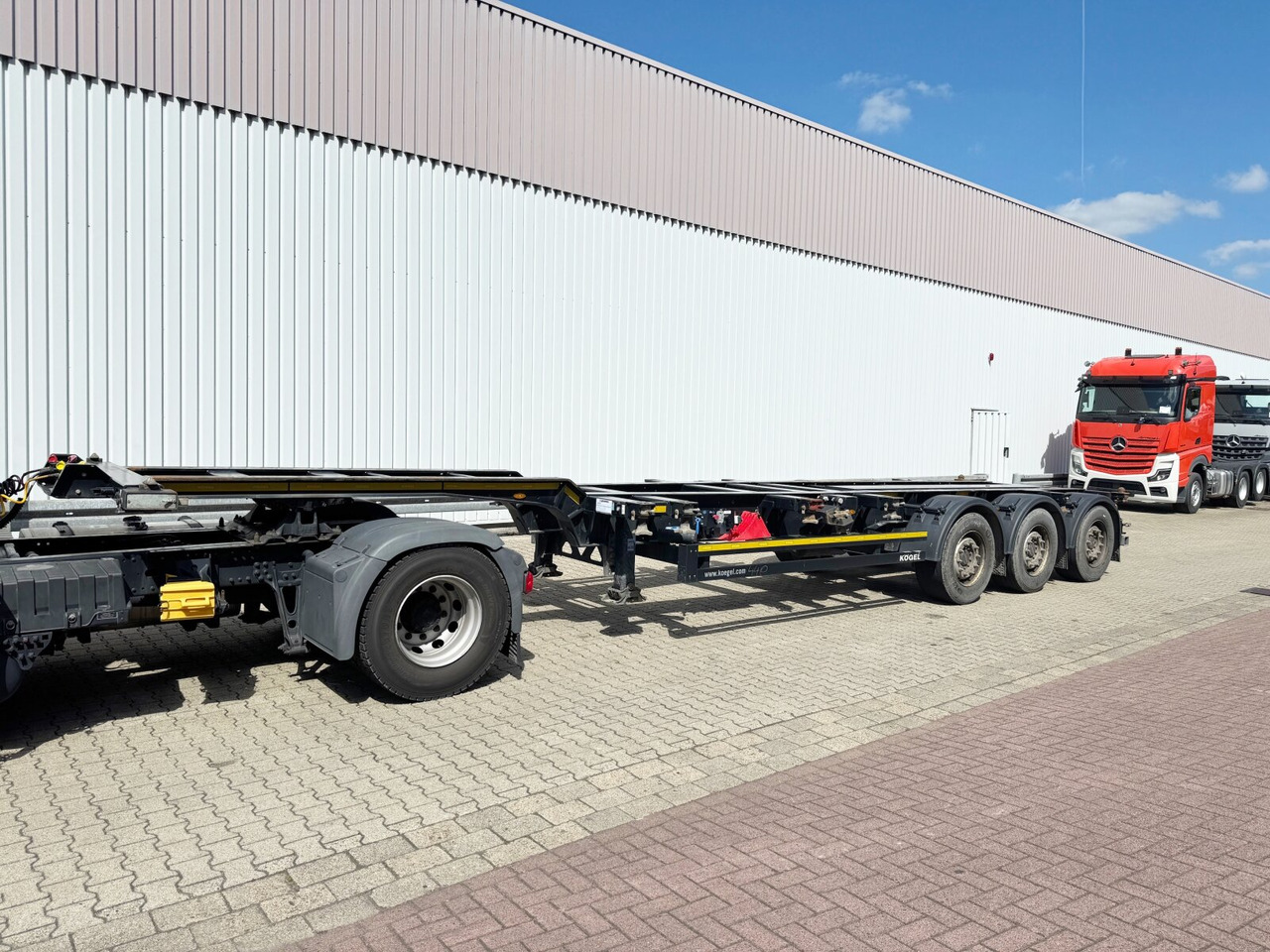 Kögel Port 45 Simplex Container-Chassis Port 45 Simplex, Container-Chassis, 20/2x20/30/40/45 Fuß, ausziehbar - Félpótkocsi: 1 kép. Kögel Port 45 Simplex Container-Chassis Port 45 Simplex, Container-Chassis, 20/2x20/30/40/45 Fuß, ausziehbar - Félpótkocsi: 1 kép.