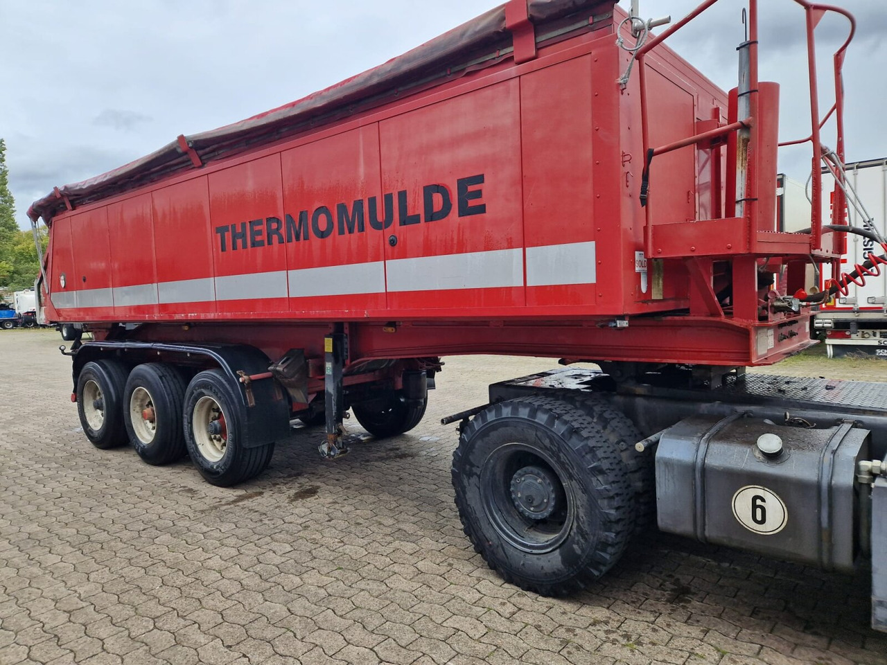 Meierling MSK 24 MSK 24 Voll-Alu Iso-Kastenmulde, ca. 25m³, 2x vorhanden - Félpótkocsi: 2 kép. Meierling MSK 24 MSK 24 Voll-Alu Iso-Kastenmulde, ca. 25m³, 2x vorhanden - Félpótkocsi: 2 kép.