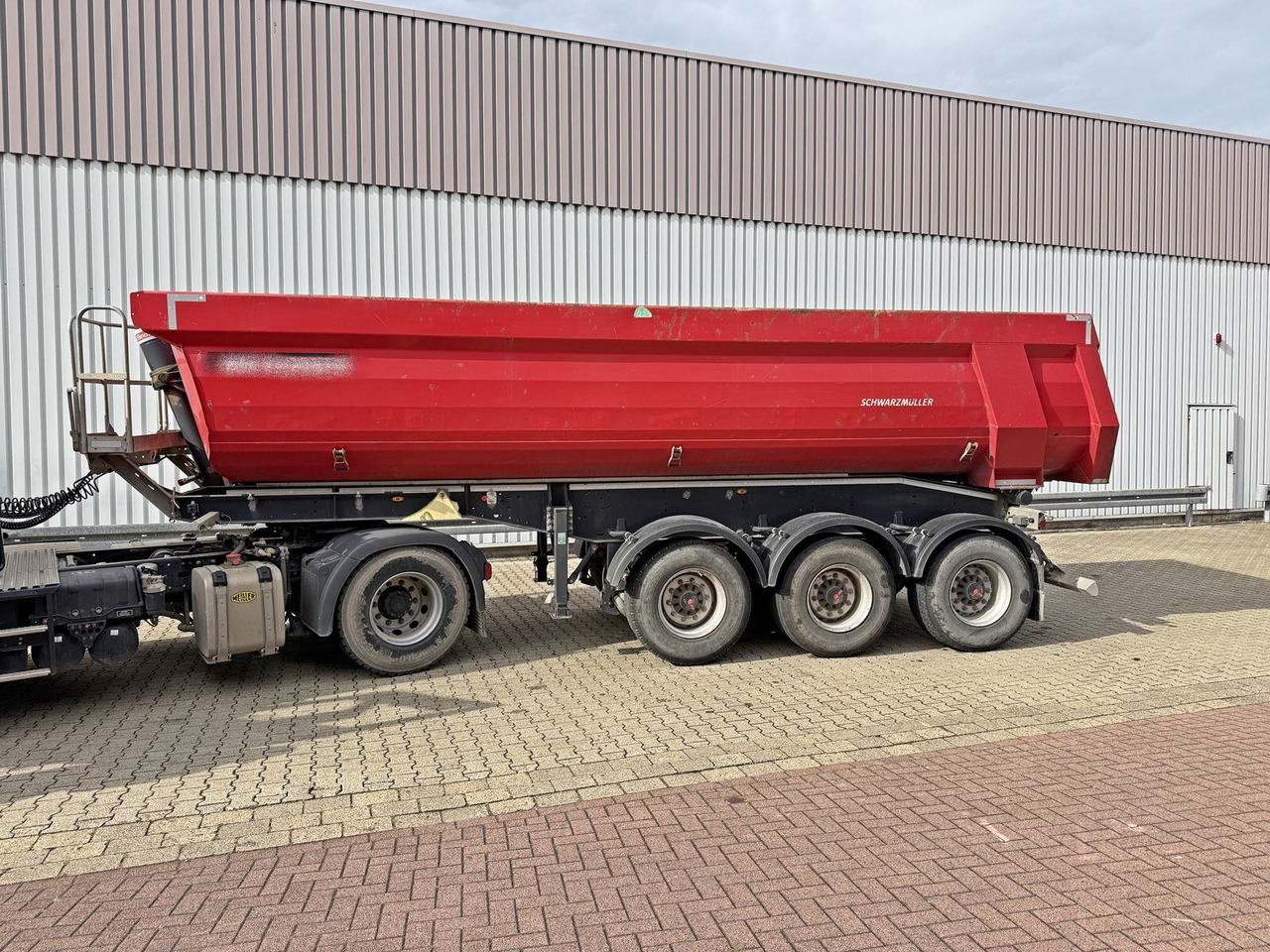 Félpótkocsi Schwarzmüller K-Serie Kippauflieger, Hardoxmulde ca. 24/26m³, Liftachse K-Serie Kippauflieger, Hardoxmulde ca. 24/26m³, Liftachse: 8 kép.