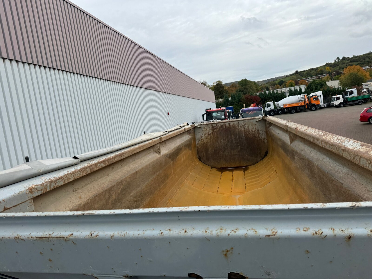 Schwarzmüller K-Serie Kippauflieger K-Serie Kippauflieger, Stahlmulde ca. 27m³, Liftachse - Félpótkocsi: 3 kép. Schwarzmüller K-Serie Kippauflieger K-Serie Kippauflieger, Stahlmulde ca. 27m³, Liftachse - Félpótkocsi: 3 kép.