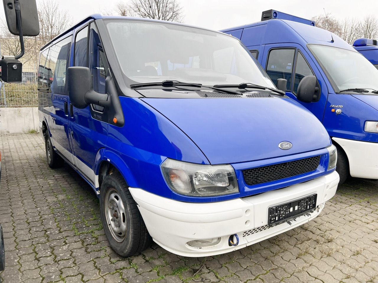 Ford Ford Transit 2,0 TDE 4x2 Ford Transit 2,0 TDE 4x2, EX-THW, 6 Sitze - Duplakabinos kisteherautó: 2 kép. Ford Ford Transit 2,0 TDE 4x2 Ford Transit 2,0 TDE 4x2, EX-THW, 6 Sitze - Duplakabinos kisteherautó: 2 kép.