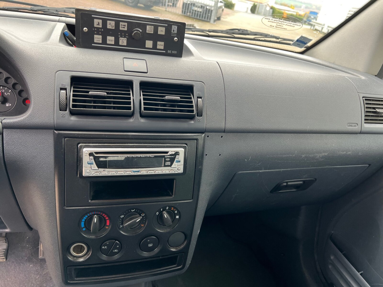 Ford Tourneo Connect 4x2 Tourneo Connect 4x2, Personentransporter, 8-Sitzer - Kis furgon: 5 kép. Ford Tourneo Connect 4x2 Tourneo Connect 4x2, Personentransporter, 8-Sitzer - Kis furgon: 5 kép.