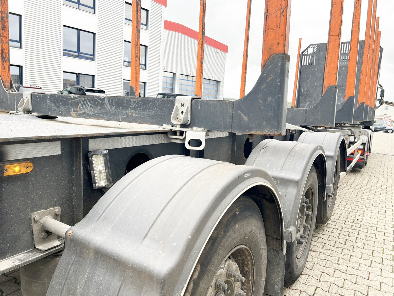 Gsodam 3-Achs Holzauflieger Gsodam 3-Achs Holzauflieger, Liftachse - Rönkszállító félpótkocsi: 2 kép. Gsodam 3-Achs Holzauflieger Gsodam 3-Achs Holzauflieger, Liftachse - Rönkszállító félpótkocsi: 2 kép.