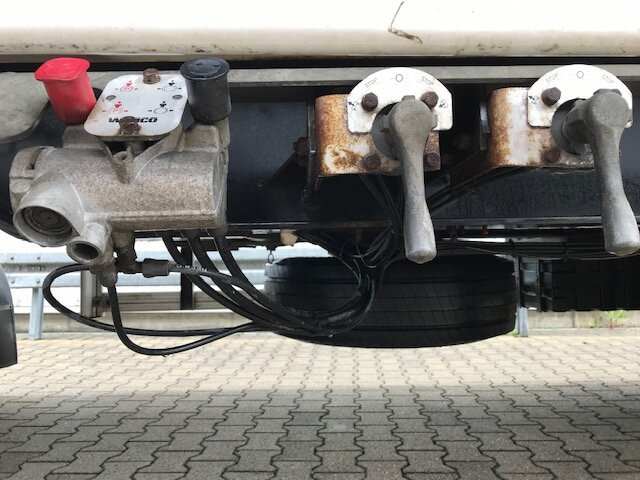 HDK 1860 HDK 1860 Hinterkippmulde ca. 28m³ mit Seperatmotor, eigene Hydraulik - Pótkocsi billenőplatós: 3 kép. HDK 1860 HDK 1860 Hinterkippmulde ca. 28m³ mit Seperatmotor, eigene Hydraulik - Pótkocsi billenőplatós: 3 kép.