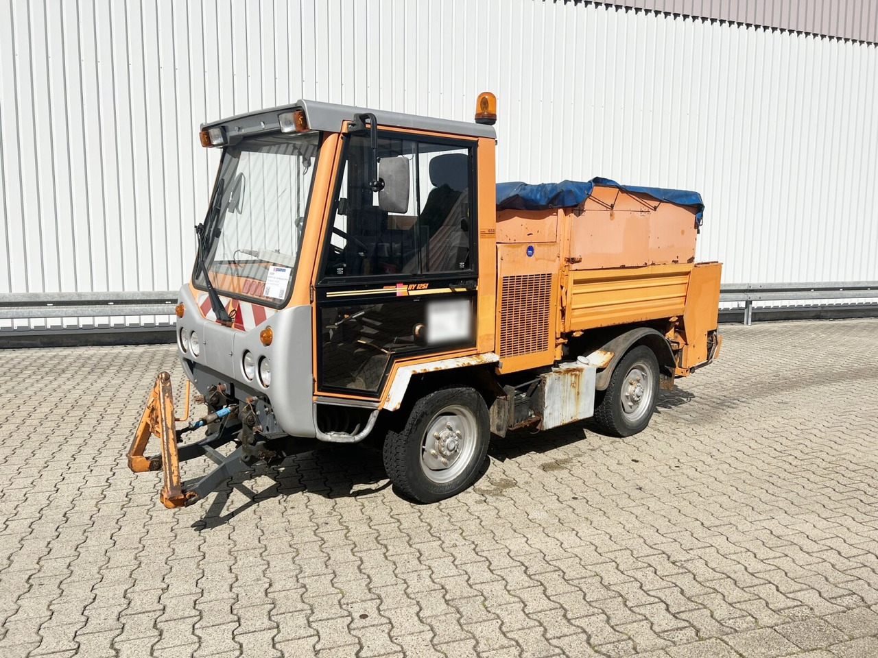 HY 1251 / 4x4 Bokimobil, Winterdienst, Kehr/Saugmaschine KIEFER HY 1251 / 4x4 Bokimobil, Winterdienst - Kommunális traktor: 1 kép. HY 1251 / 4x4 Bokimobil, Winterdienst, Kehr/Saugmaschine KIEFER HY 1251 / 4x4 Bokimobil, Winterdienst - Kommunális traktor: 1 kép.