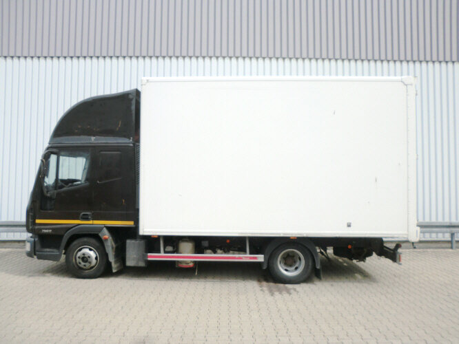 Iveco EuroCargo 75 E 17/4x2 EuroCargo 75 E 17/4x2, 6x VORHANDEN! - Dobozos felépítményű teherautó: 3 kép. Iveco EuroCargo 75 E 17/4x2 EuroCargo 75 E 17/4x2, 6x VORHANDEN! - Dobozos felépítményű teherautó: 3 kép.