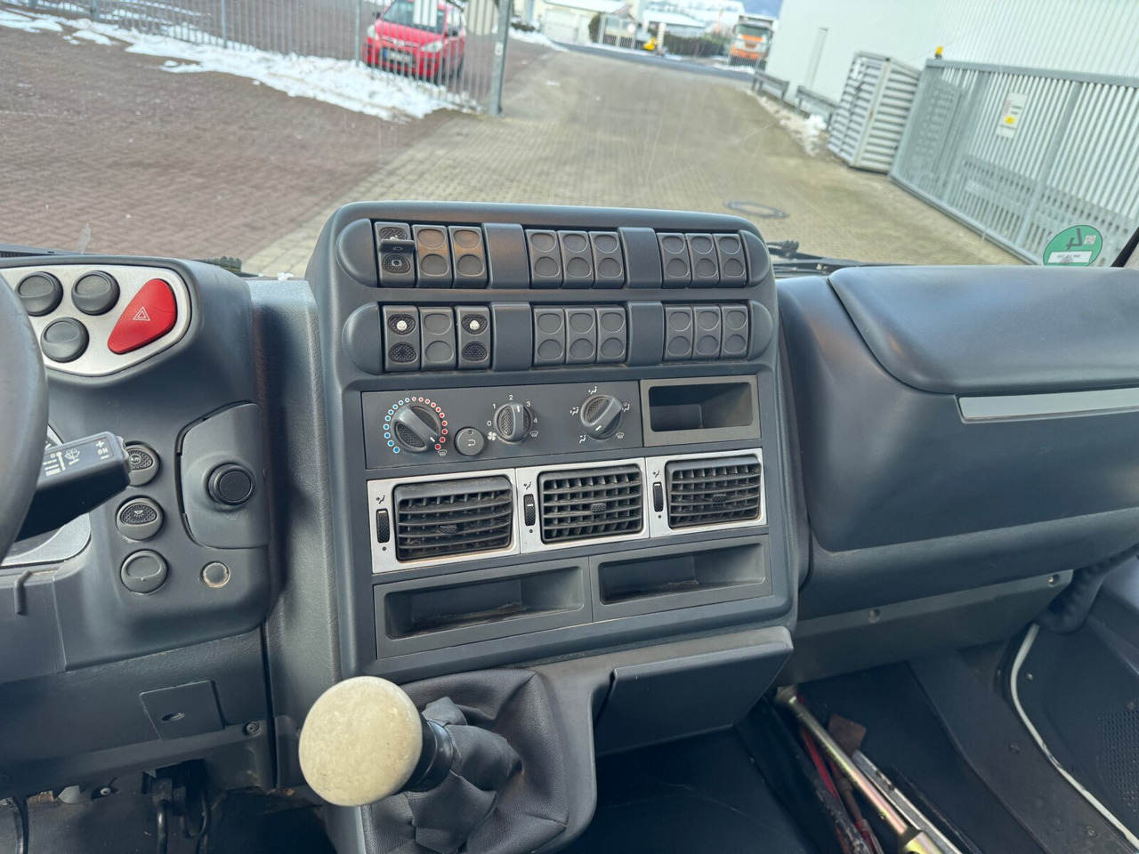 Iveco EuroCargo ML 80E18 K 4x2 EuroCargo ML 80E18 K 4x2 - Billenőplatós teherautó: 4 kép. Iveco EuroCargo ML 80E18 K 4x2 EuroCargo ML 80E18 K 4x2 - Billenőplatós teherautó: 4 kép.