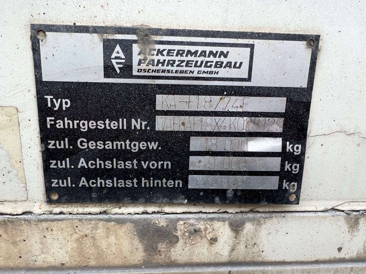 KA-F 18/74E Ackermann, Oschersl. KA-F 18/74E mit LBW MBB, 44cbm - Pótkocsi dobozos: 5 kép. KA-F 18/74E Ackermann, Oschersl. KA-F 18/74E mit LBW MBB, 44cbm - Pótkocsi dobozos: 5 kép.