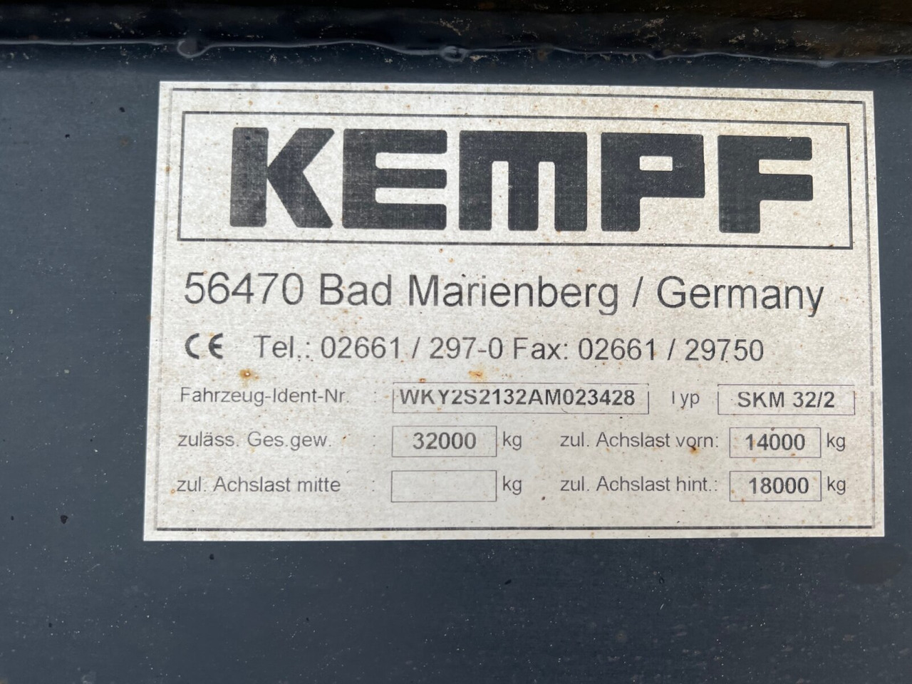 Kempf SKM 32/2 SKM 32/2 Stahlmulde ca. 23m³, Liftachse, Zwillingsbereift - Félpótkocsi billenőplatós: 4 kép. Kempf SKM 32/2 SKM 32/2 Stahlmulde ca. 23m³, Liftachse, Zwillingsbereift - Félpótkocsi billenőplatós: 4 kép.