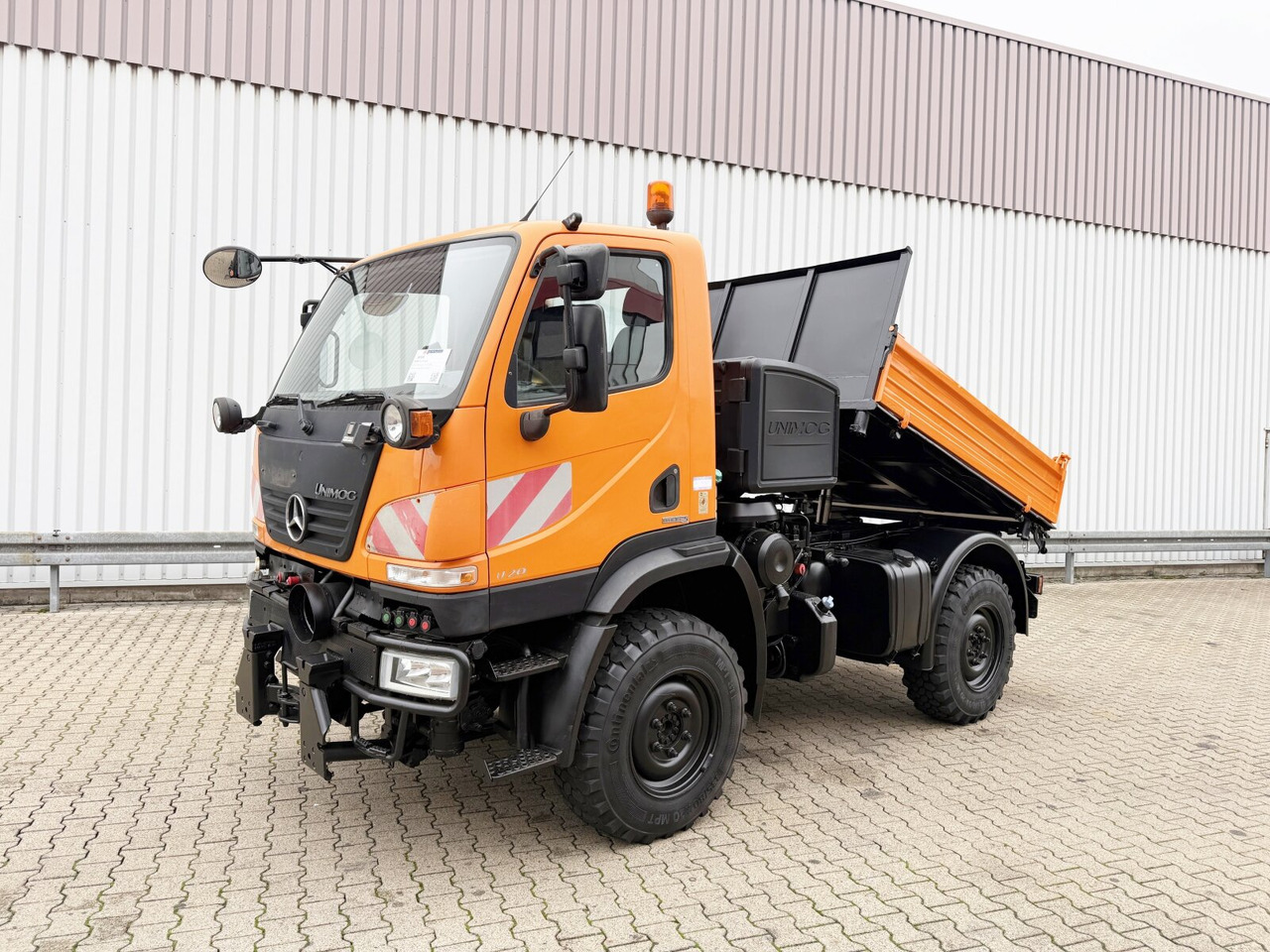 Unimog U 20 4x4 U 20 4x4, Kipper, Zapfwelle, Winterdienstausstattung, 2x AHK - Kisteherautó: 1 kép. Unimog U 20 4x4 U 20 4x4, Kipper, Zapfwelle, Winterdienstausstattung, 2x AHK - Kisteherautó: 1 kép.
