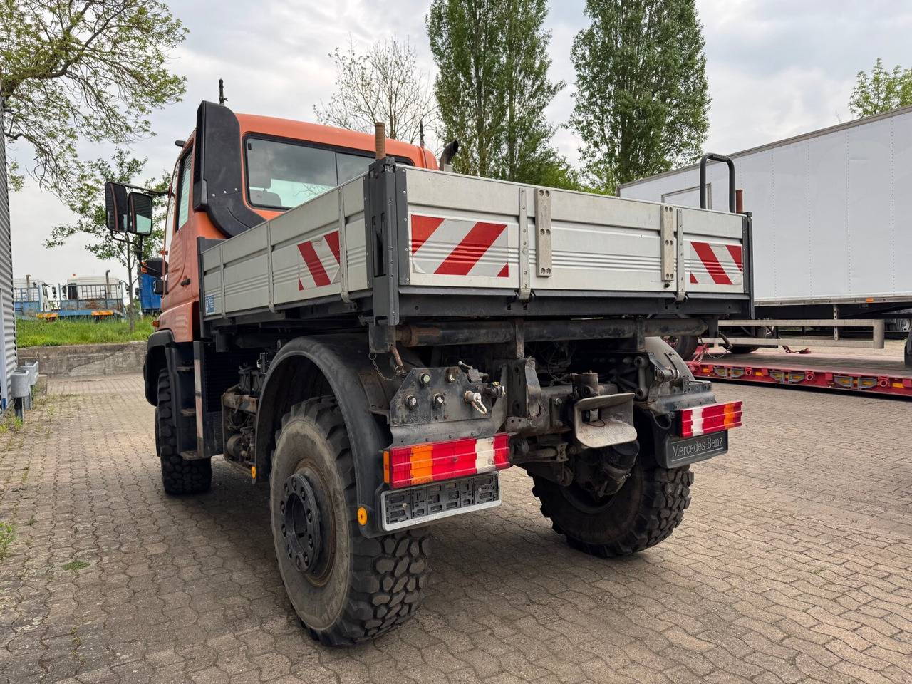 Unimog U 400 405/12 4x4 U 400 405/12 4x4, Kipper, Kommunalhydraulik, VarioPilot, Zapfwelle - Kisteherautó: 5 kép. Unimog U 400 405/12 4x4 U 400 405/12 4x4, Kipper, Kommunalhydraulik, VarioPilot, Zapfwelle - Kisteherautó: 5 kép.