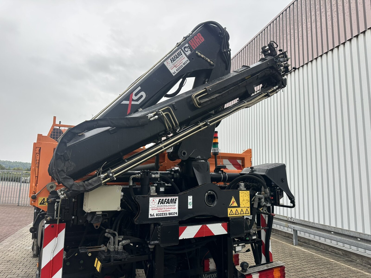 Unimog U500 4x4 U500 4x4 405/40 mit Heckkran Hiab 077-1 HiDuo, absattelbar, Funk - Kisteherautó: 3 kép. Unimog U500 4x4 U500 4x4 405/40 mit Heckkran Hiab 077-1 HiDuo, absattelbar, Funk - Kisteherautó: 3 kép.