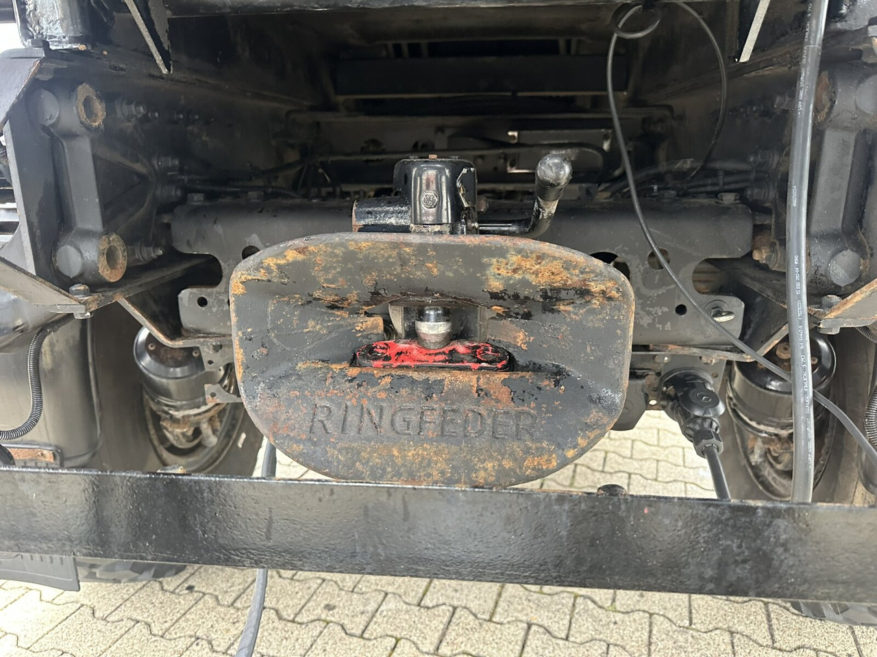 Unimog U500 4x4 U500 4x4 405/40 mit Heckkran Hiab 077-1 HiDuo, absattelbar, Funk - Kisteherautó: 4 kép. Unimog U500 4x4 U500 4x4 405/40 mit Heckkran Hiab 077-1 HiDuo, absattelbar, Funk - Kisteherautó: 4 kép.