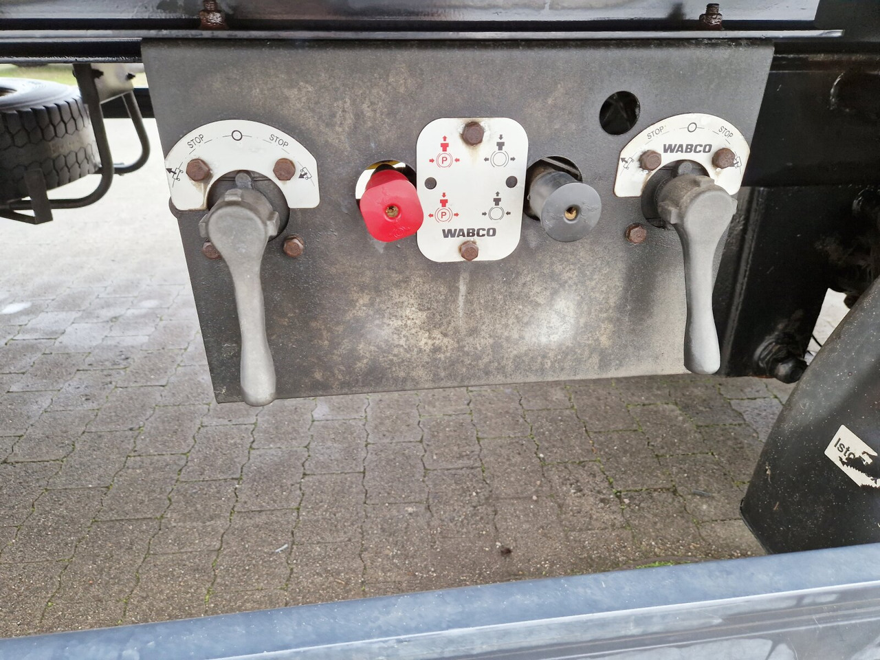 Kleiderkofferanhänger Hofmann, Kleiderkofferanhänger, durchladbar, LBW BÄR, 42 cbm - Pótkocsi dobozos: 5 kép. Kleiderkofferanhänger Hofmann, Kleiderkofferanhänger, durchladbar, LBW BÄR, 42 cbm - Pótkocsi dobozos: 5 kép.
