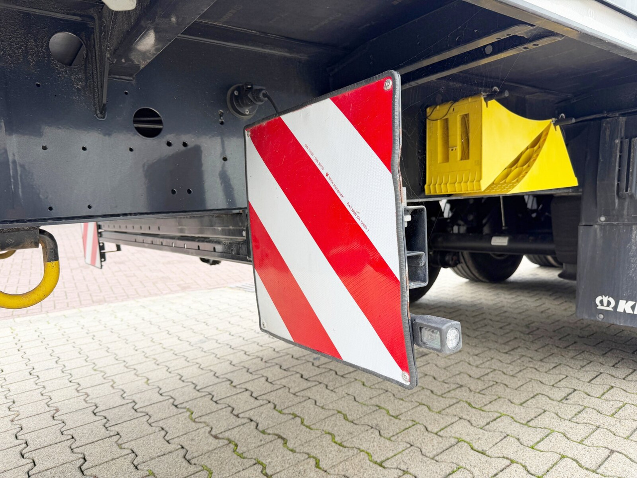 Krone SDP 27 SDP 27, Liftachse, Twist-Locks, 20/2x20/40Fuß, Neuwertig! - Platós félpótkocsi: 3 kép. Krone SDP 27 SDP 27, Liftachse, Twist-Locks, 20/2x20/40Fuß, Neuwertig! - Platós félpótkocsi: 3 kép.