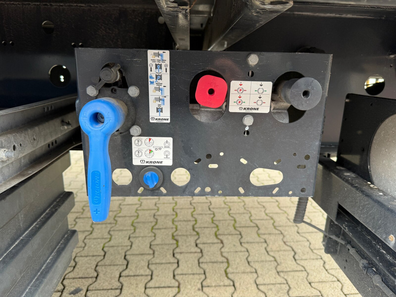 Krone SDP 27 SDP 27, Liftachse, Twist-Locks, 20/2x20/40Fuß, Neuwertig! - Platós félpótkocsi: 4 kép. Krone SDP 27 SDP 27, Liftachse, Twist-Locks, 20/2x20/40Fuß, Neuwertig! - Platós félpótkocsi: 4 kép.