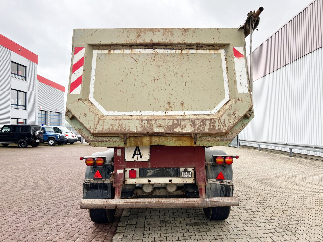 Langendorf SKS-HS 24/28 SKS-HS 24/28, Stahlmulde ca. 24m³, Liftachse - Félpótkocsi billenőplatós: 5 kép. Langendorf SKS-HS 24/28 SKS-HS 24/28, Stahlmulde ca. 24m³, Liftachse - Félpótkocsi billenőplatós: 5 kép.